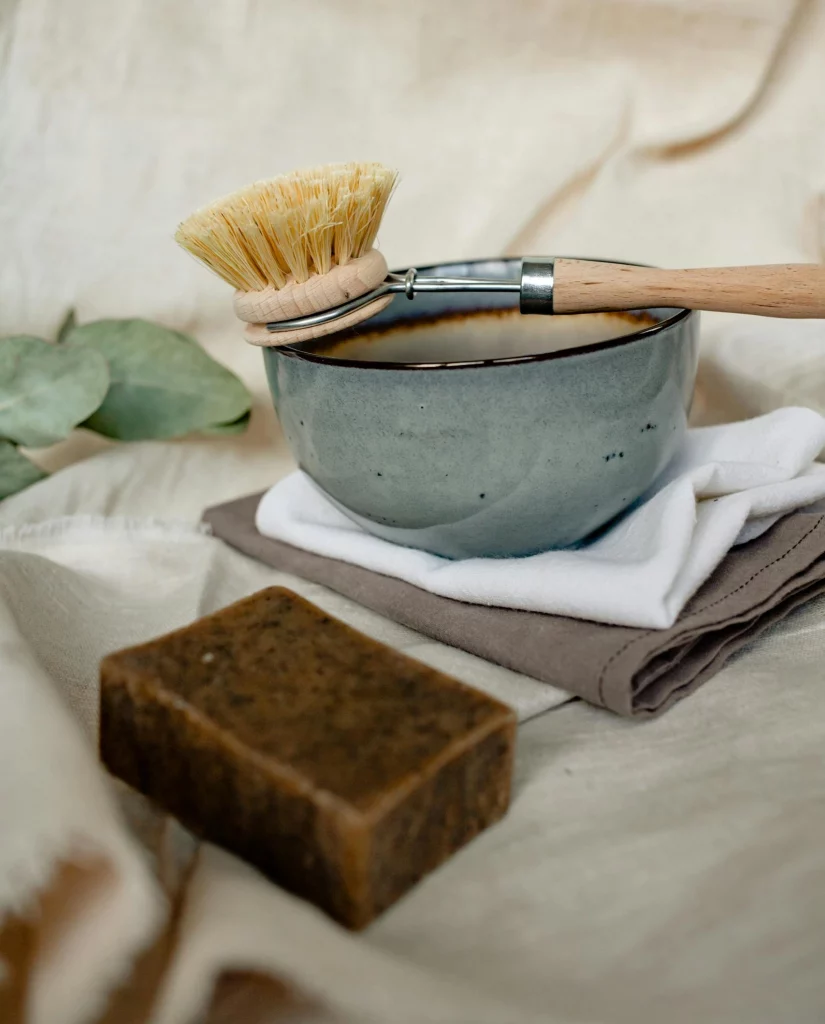 low-tox Putzmittel in einer Schale